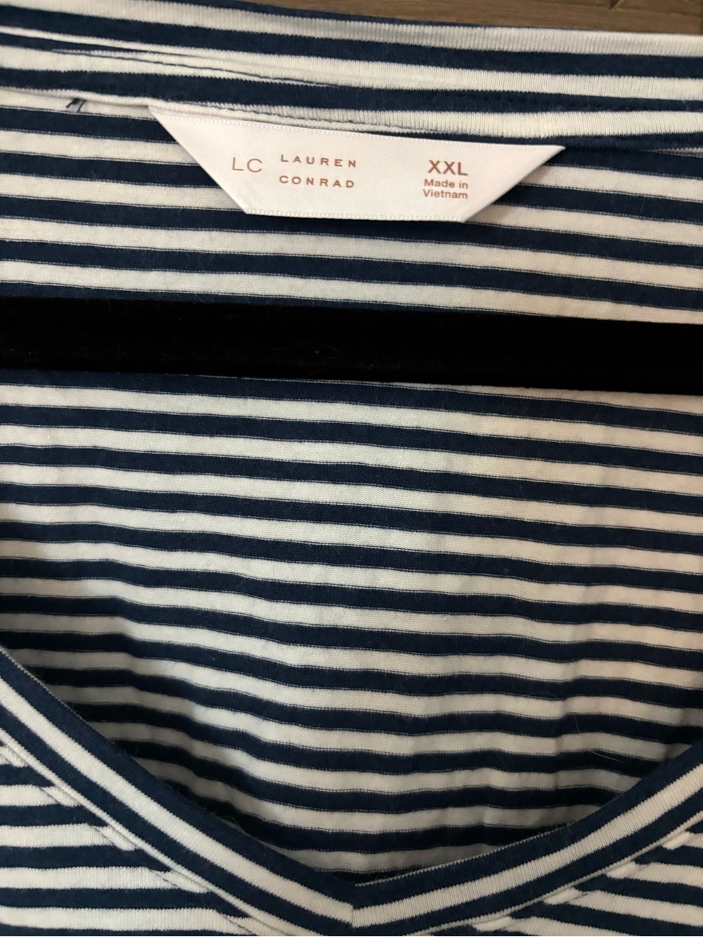 LC Lauren Conrad Navy & White Striped V-Neck Flutter Sleeve Tee XXL - Picture 2 of 7